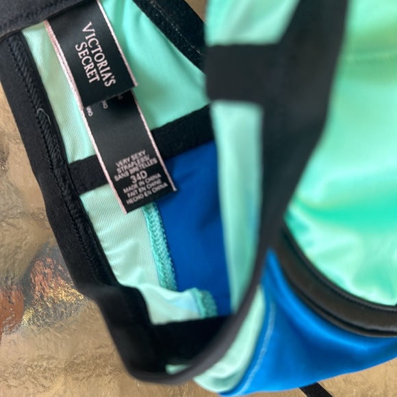 Victoria secret 34D very sexy bra - Picture 2 of 2